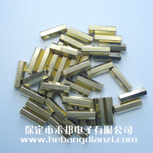 六角雙通 M4*18mm